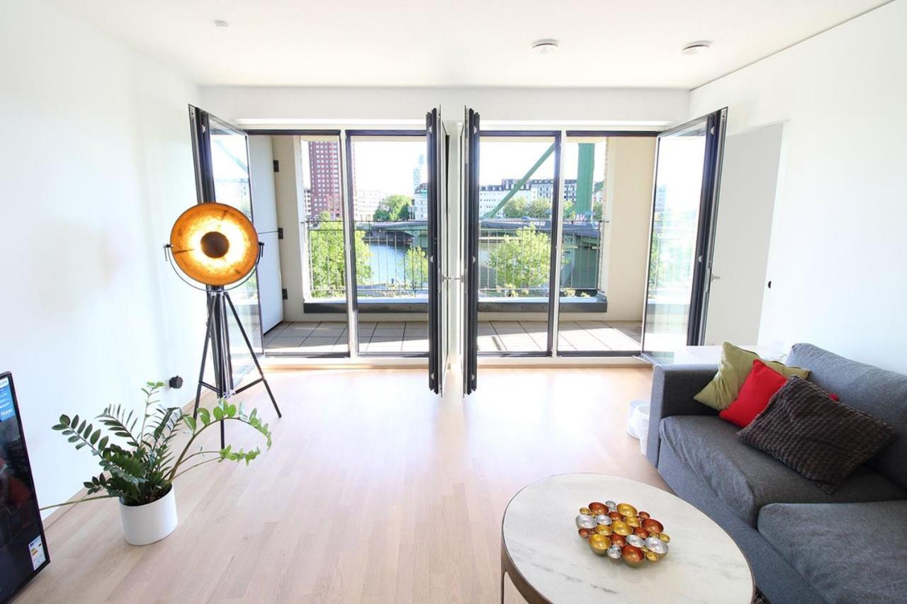 Close To Fair, Main Station And Airport Apartment *